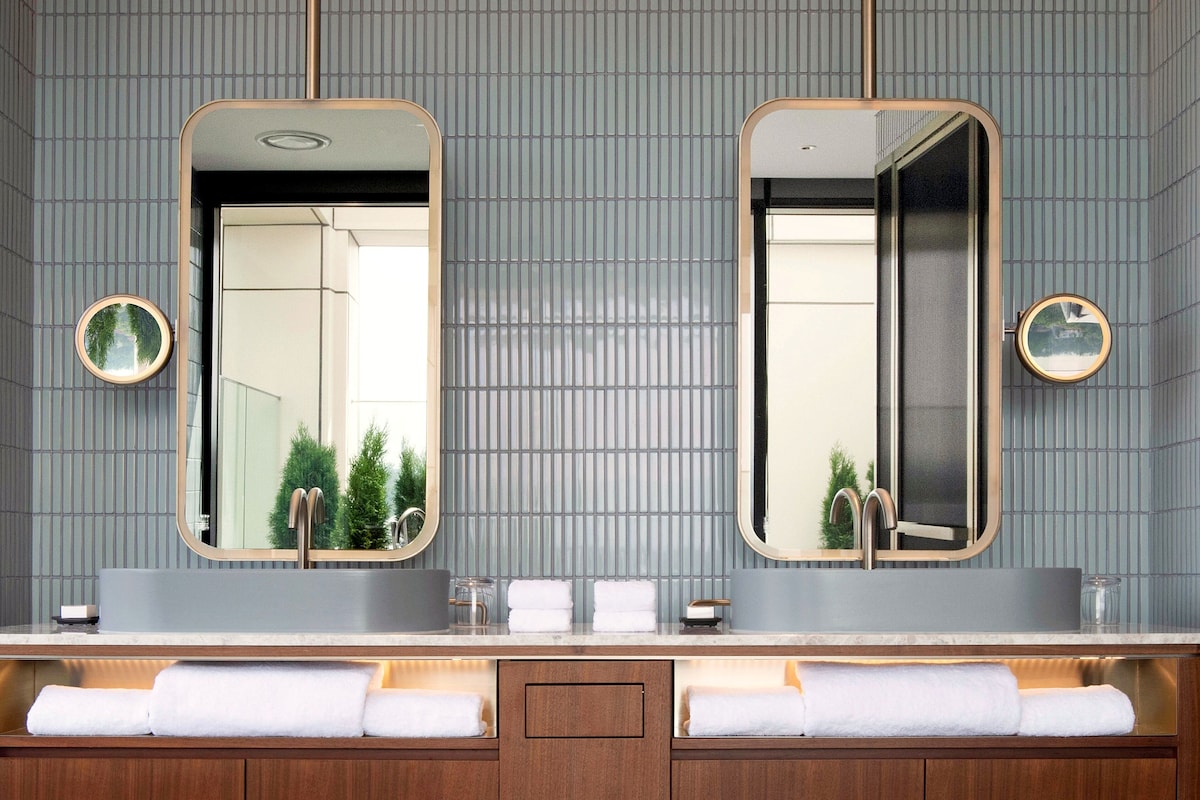 Suite, 1 King Bed (Mondrian) | Bathroom | Eco-friendly toiletries, hair dryer, bathrobes, slippers