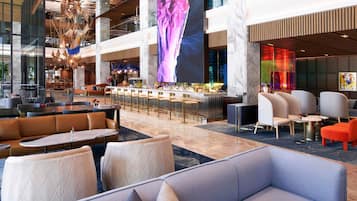 Café da manhã, almoço e jantar; culinária mediterrânea