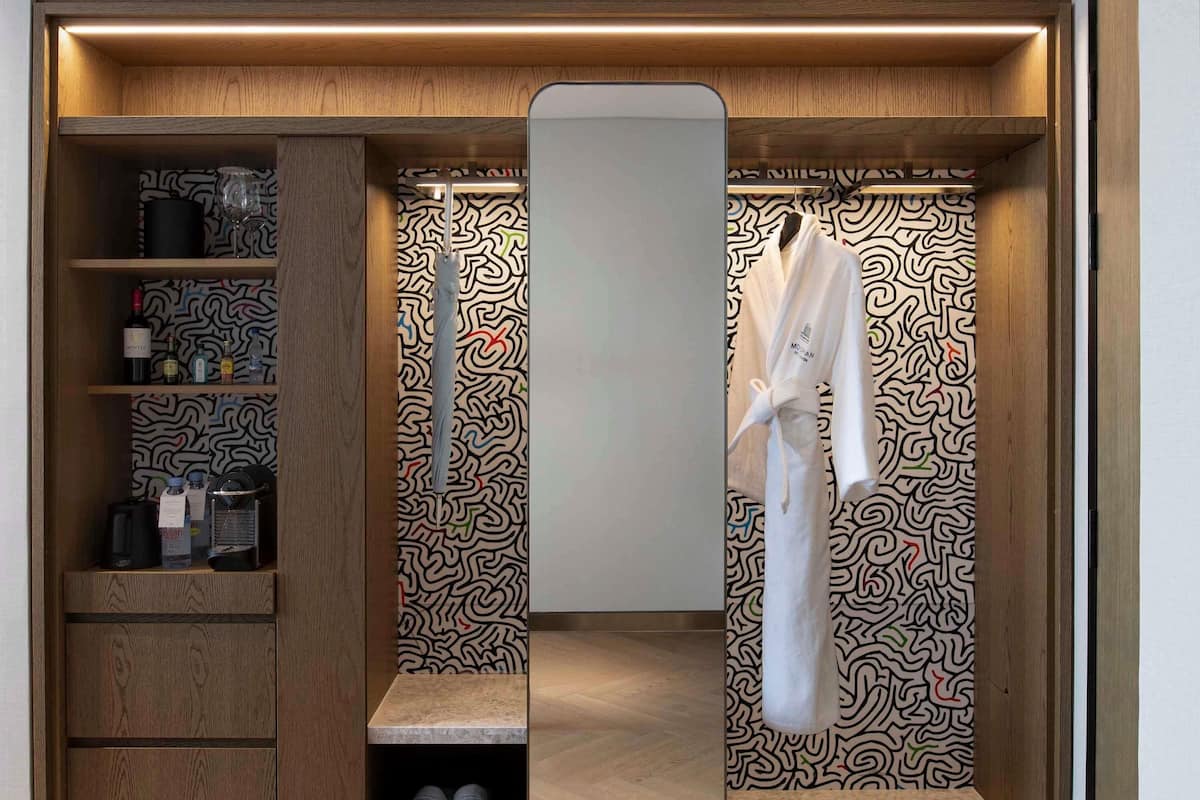 1 bedroom, premium bedding, minibar, in-room safe