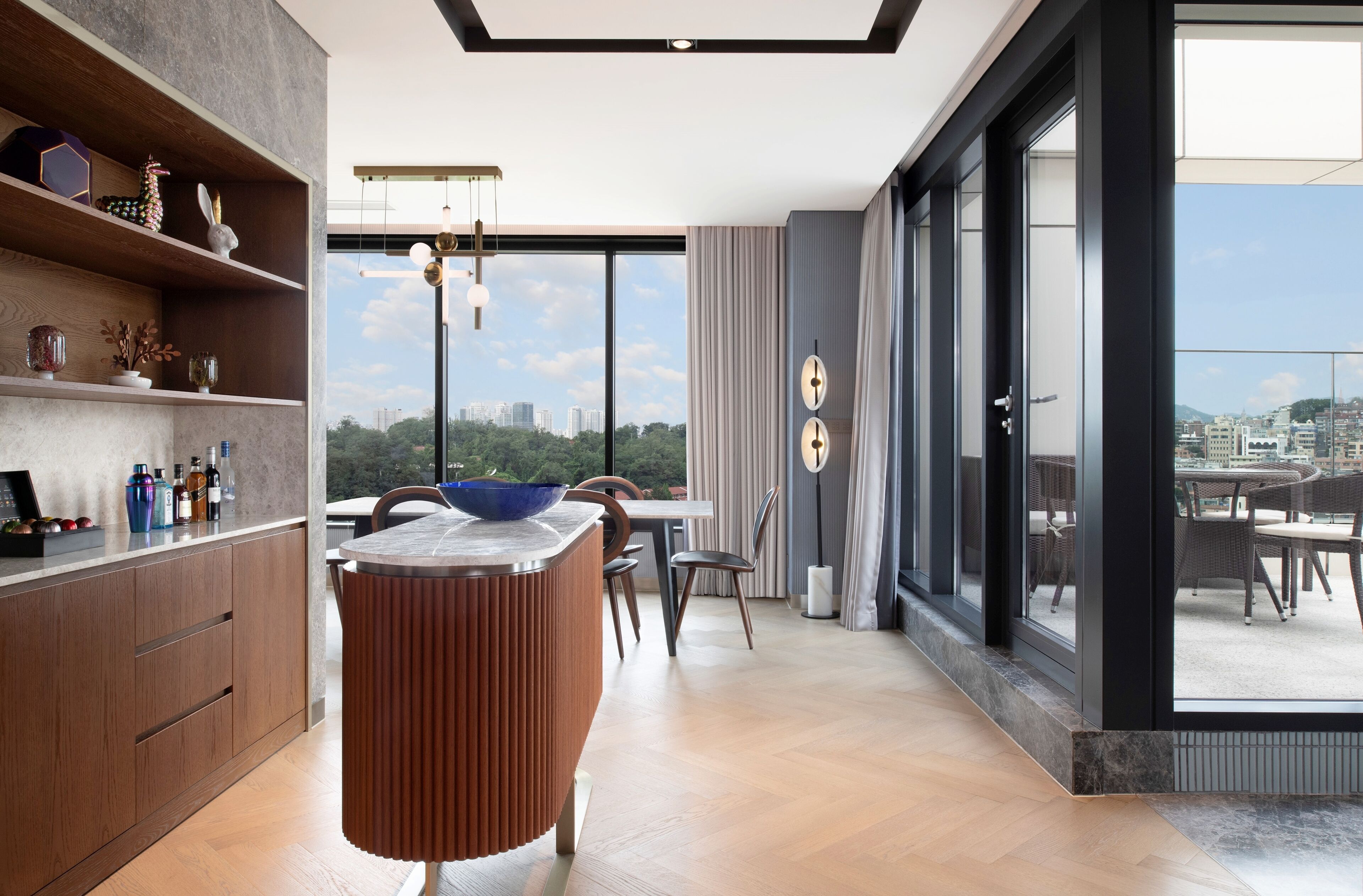 Suite Panoramique, 1 très grand lit, vue ville | Terrasse/Patio