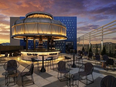 Breakfast, lunch, dinner served; Mediterranean cuisine