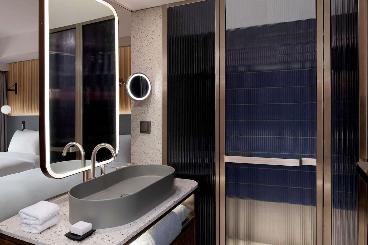 Signature kamer, 2 eenpersoonsbedden | 1 slaapkamer, luxe beddengoed, een minibar, een kluis op de kamer