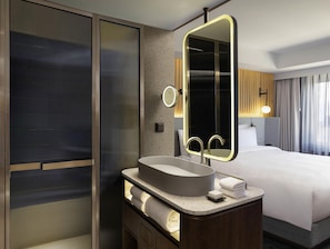 Signature Room, 1 King Bed | Premium bedding, minibar, in-room safe, blackout curtains - Mondrian Seoul Itaewon (Seoul)