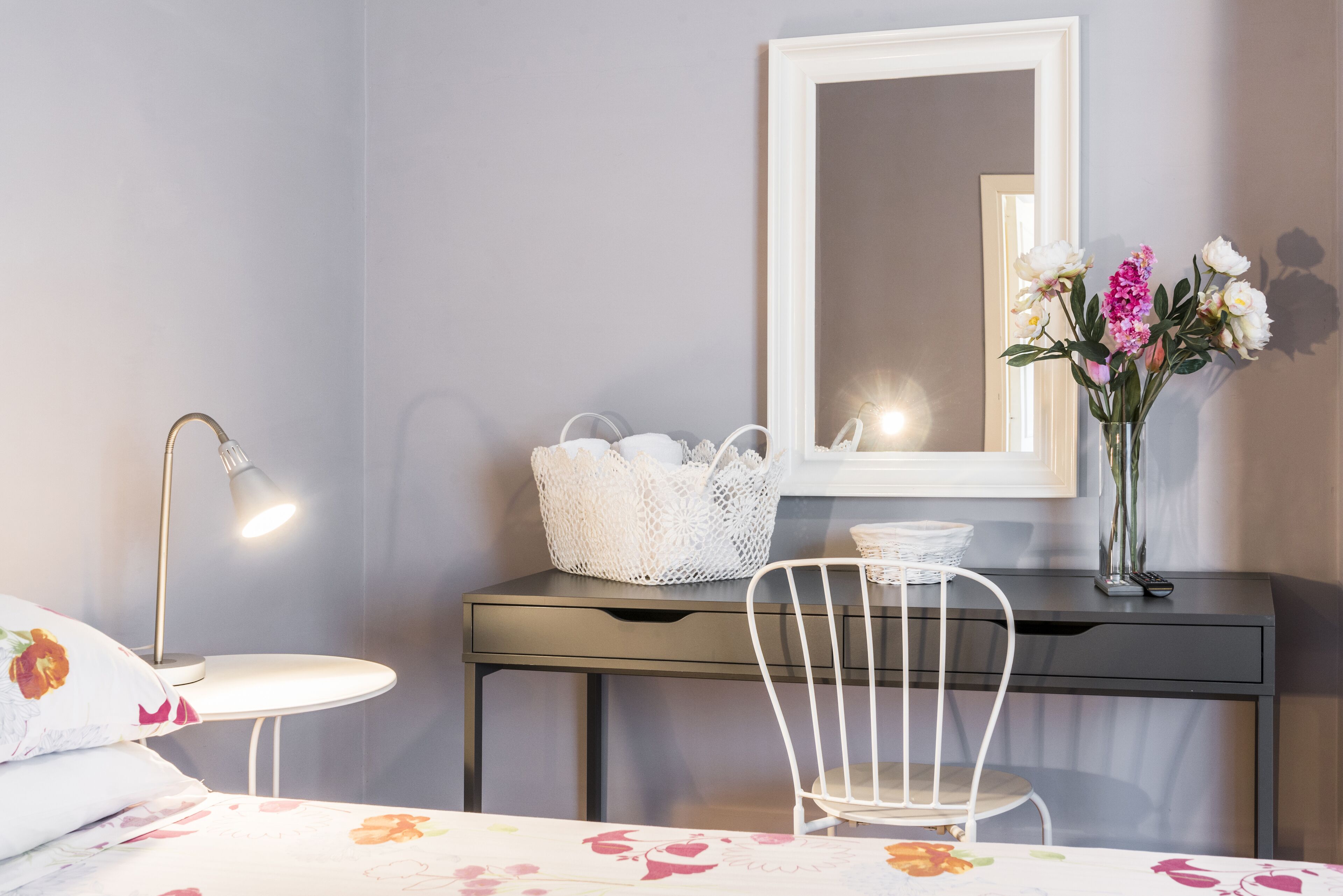 Minibar, escritorio, cunas y wifi gratis 