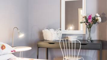 Minibar, escritorio, cunas y wifi gratis