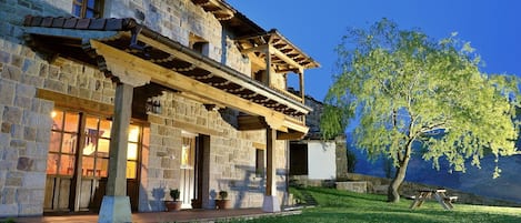 Casa, banheiro privativo | Fachada