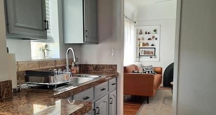 Historic private 3 bed 2 bath, Walk to the University.