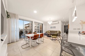 Televisión y oficina 