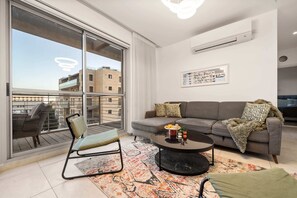 Televisión y oficina 