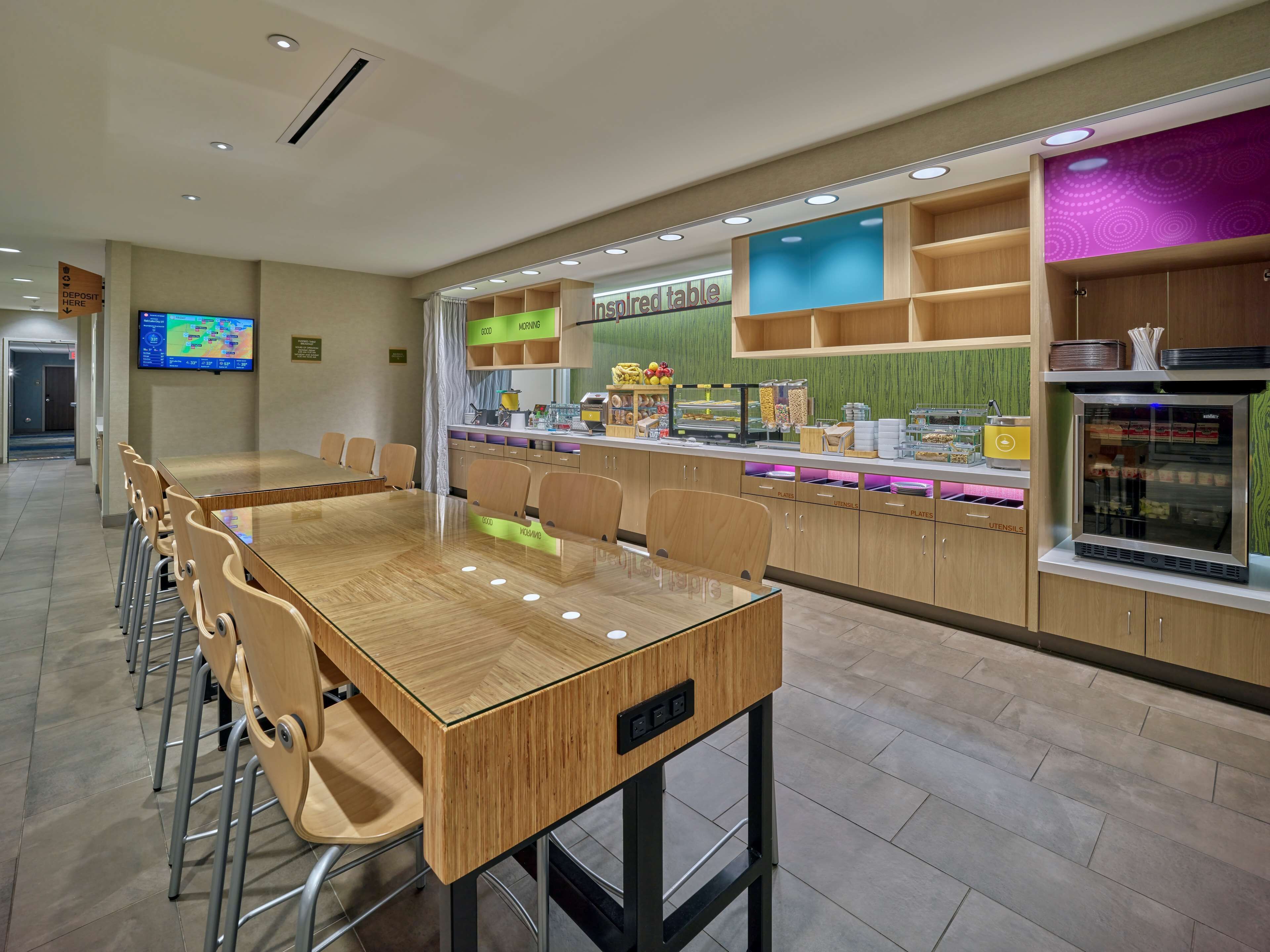 Café da manhã com buffet grátis todos os dias