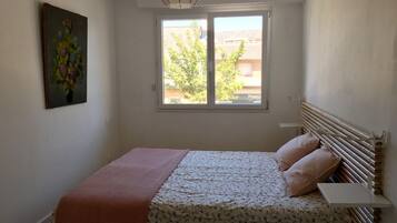 1 chambre, fer et planche Ă repasser, lit parapluie, Wi-Fi