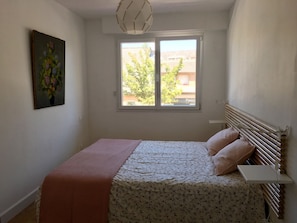 1 bedroom, iron/ironing board, travel cot, WiFi