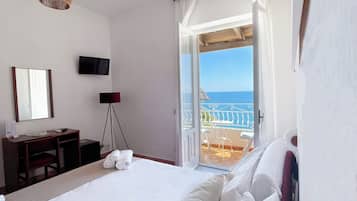 Down comforters, minibar, free WiFi, bed sheets