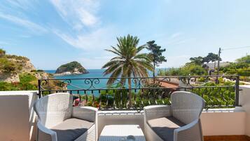 Suite, Sea View | Down comforters, minibar, free WiFi, bed sheets