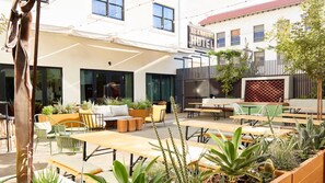 Courtyard - El Capitan Hotel (Merced)