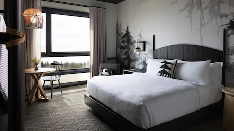 Main Street King | Premium bedding, down comforters, in-room safe, desk. El Capitan Hotel