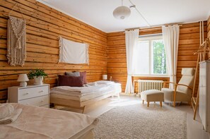 Luola Twin Room, Shared Bathroom | Individually decorated, individually furnished, desk, laptop workspace - Olo Center by Kolovesi National Park (Enonkoski)