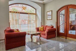 Lobby sitting area - Hotel ROYAL (Chomutov)