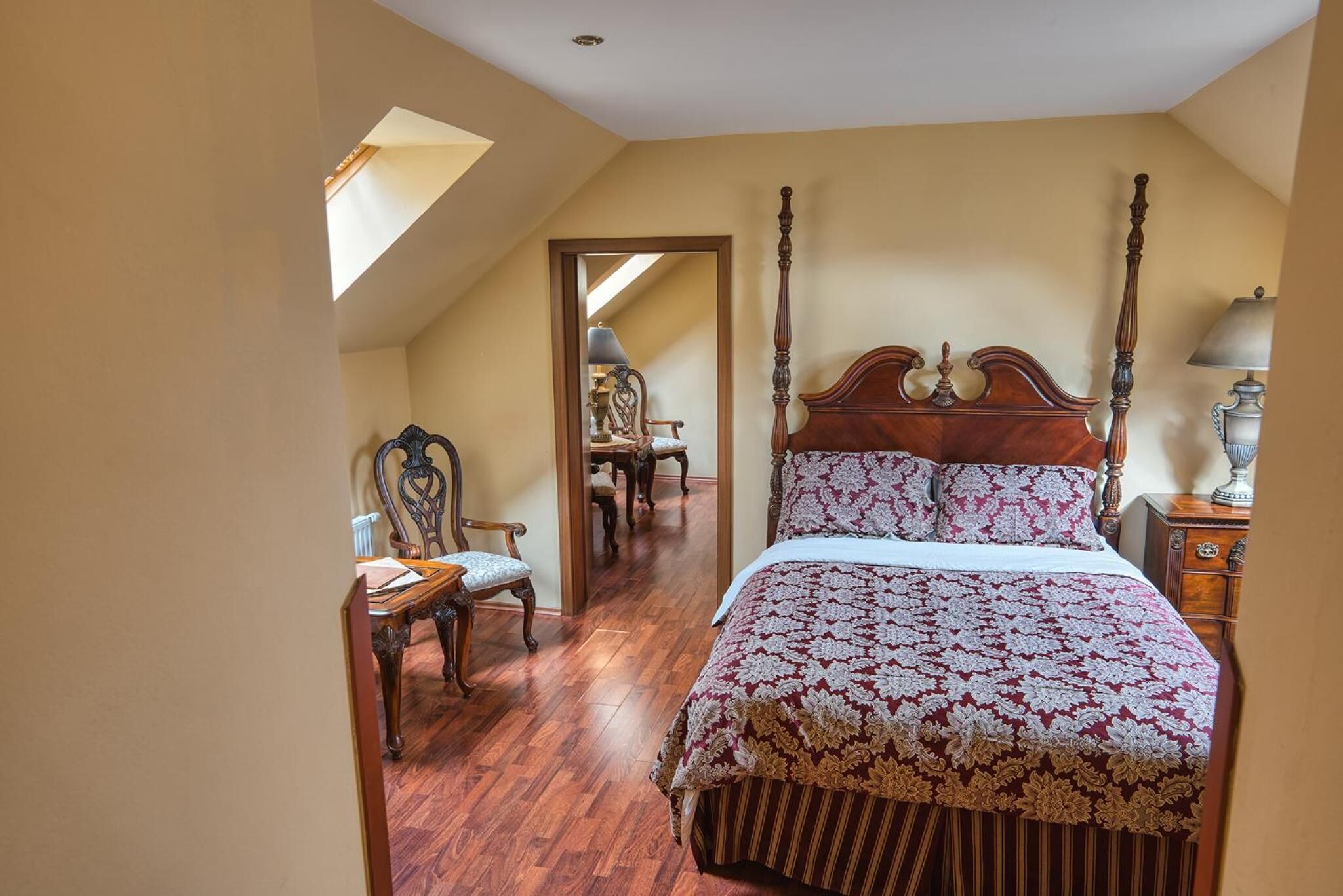 in-room safe, desk, laptop workspace, blackout curtains