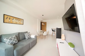 Family Apartment | Living area | Flat-screen TV - Flat Cupe Beach Living Porto de Galinhas (Ipojuca)