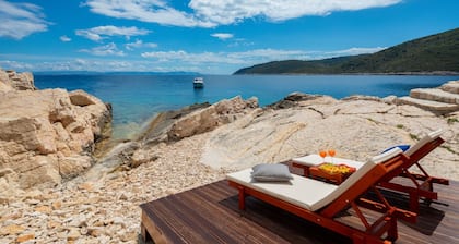 Luxury Villa Lighthouse Beyond