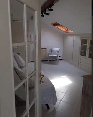 Interior - Bright attic room a stone's throw from the sea (Santa Margherita Ligure)