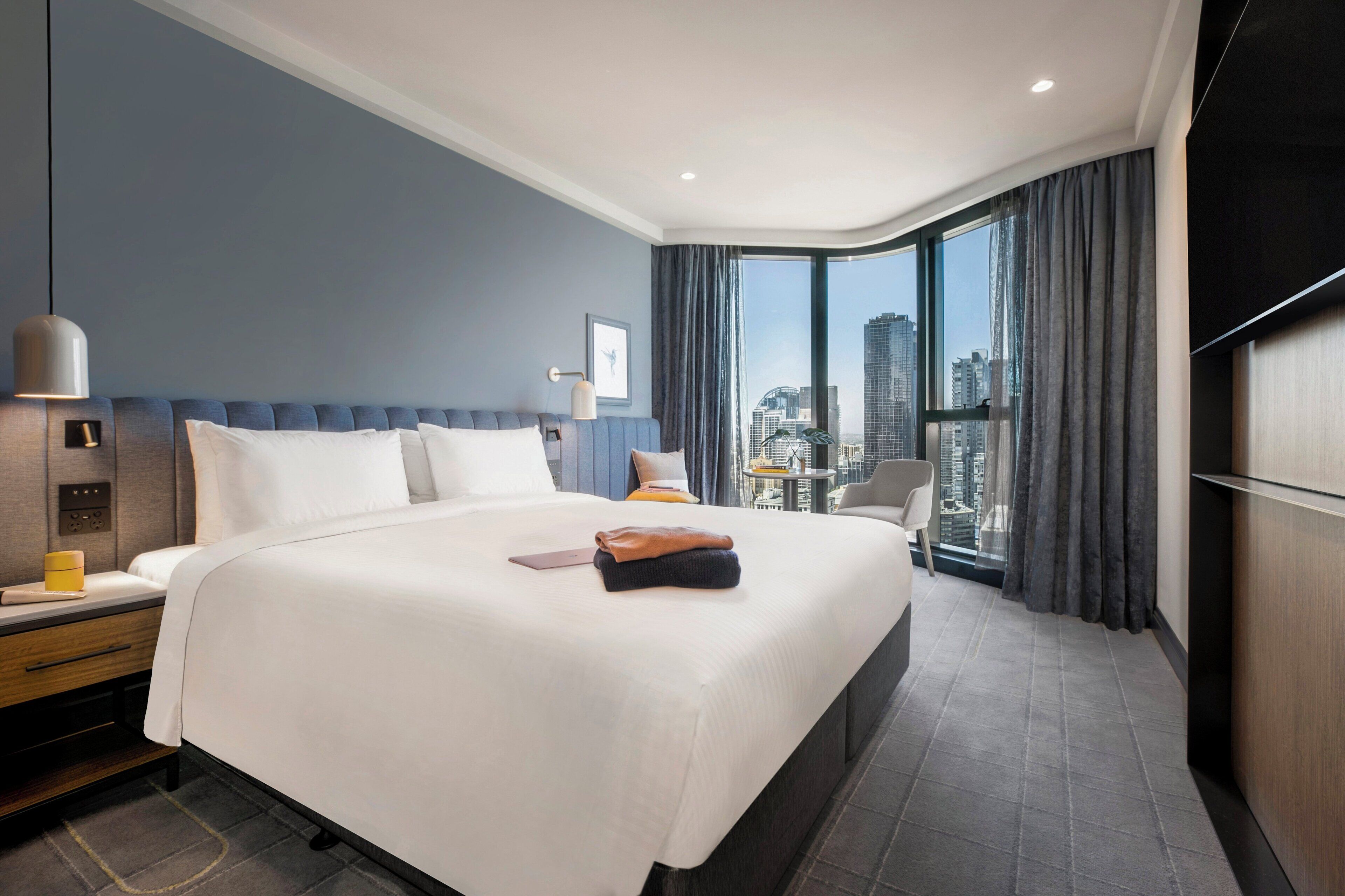 Premium bedding, in-room safe, laptop workspace, blackout curtains