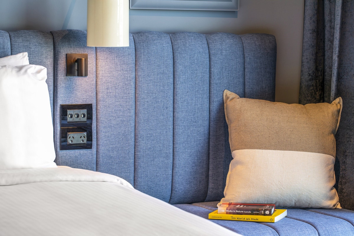 Premium bedding, in-room safe, individually decorated