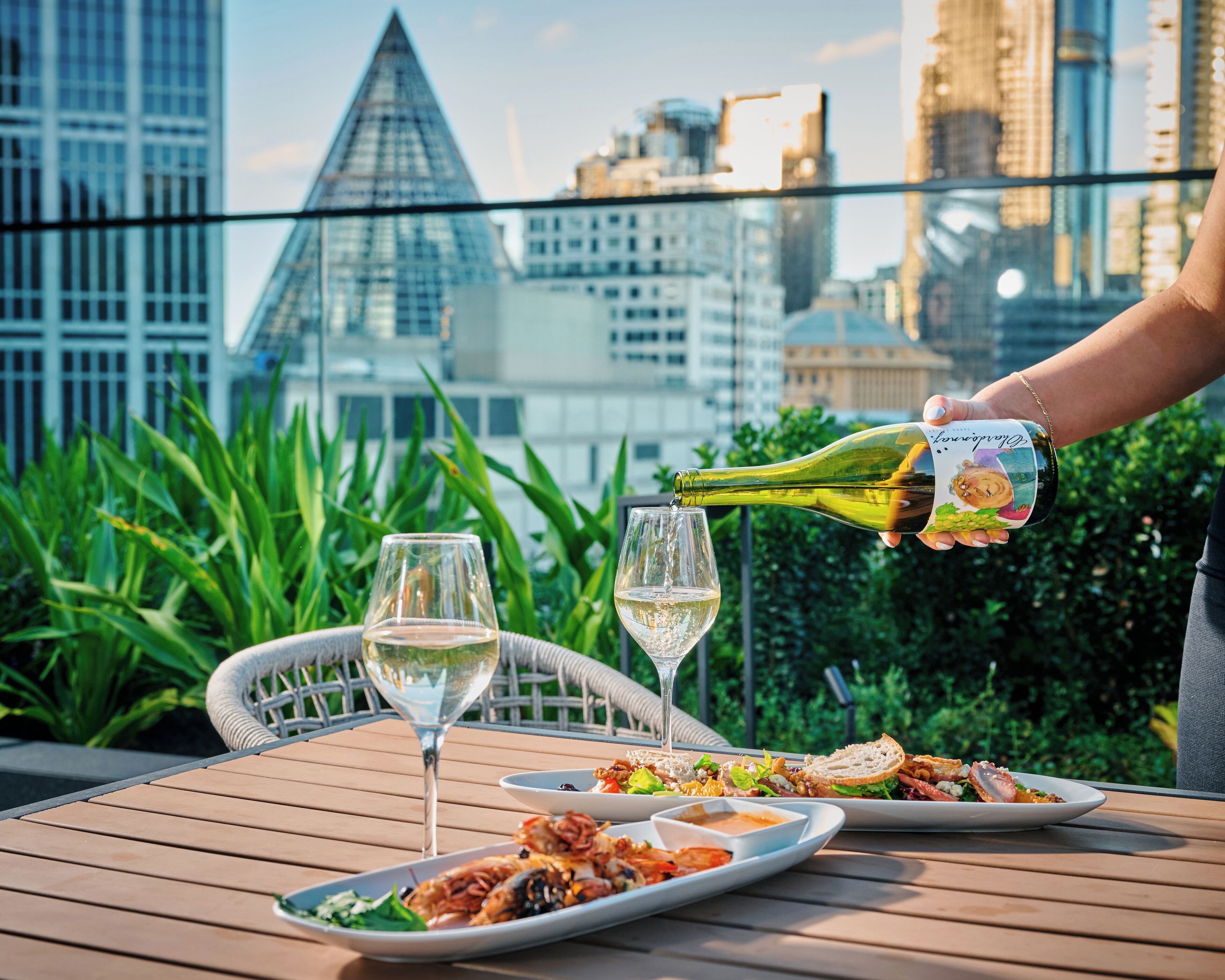 breakfast, lunch served; international cuisine, al fresco dining