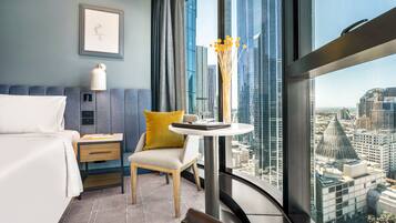 Quarto premium, 2 camas de solteiro (High Floor) | Roupas de cama premium, cofres nos quartos, individualmente decorados