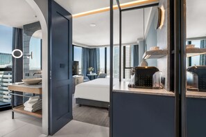 Premium bedding, in-room safe, individually decorated - voco Melbourne Central by IHG (Melbourne)