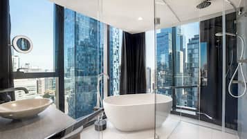 Premium-Zimmer, 1 King-Bett, Badewanne (High Floor) | Badezimmer | Dusche, Regendusche, kostenlose Toilettenartikel, Haartrockner