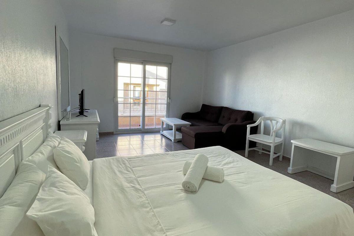 Deluxe Room | 1 bedroom, desk, free WiFi, bed sheets