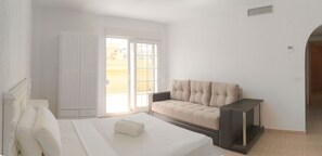 Chambre Supérieure, terrasse | Bureau, Wi-Fi gratuit, draps fournis