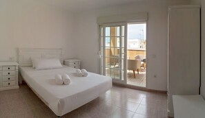 Kamar Keluarga, 2 kamar tidur, teras (XL) | Meja kerja, Wi-Fi gratis, dan seprai linen