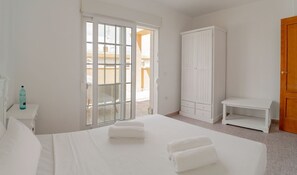 Family Room, 2 Bedrooms, Terrace (XL) | Desk, free WiFi, bed sheets