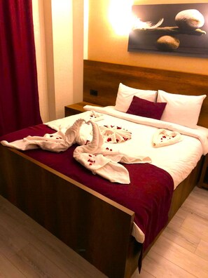 Standard Double or Twin Room | Bar mini, ruang kerja komputer riba, Wi-fi percuma, cadar katil 