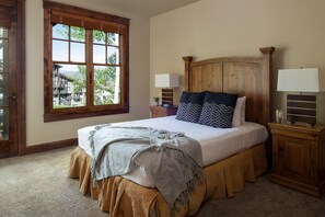 3 bedrooms, desk, iron/ironing board, WiFi - Outpost: Grand View 2740 - AC and Private Patio! (Jackson)