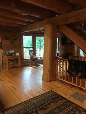 Smart TV, fireplace, DVD player, books - Rustic Log Cabin Nestled Privately in the Woods (Otto)