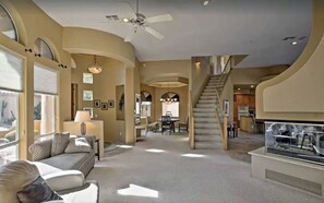 TV, fireplace, stereo - Scottsdale Luxury Vacation (Scottsdale)