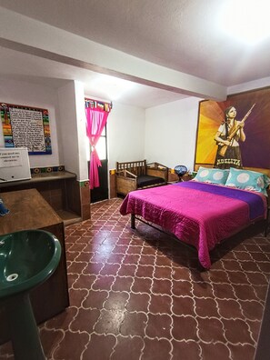 Standard Double Room, Balcony, City View - Hostal Casa de Dante (Guanajuato)