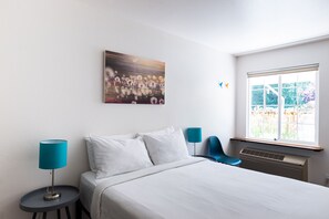 Secoya Queen | Travel crib, bed sheets - Casa Secoya (Monte Rio)