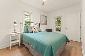 3 bedrooms, desk, iron/ironing board, travel crib
