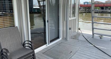 Joat 4 - House Boat in Venice Marina