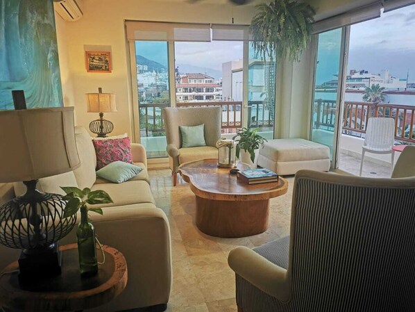 Panoramic Apartment | Memory-foam beds, free WiFi - Panama Dos35 (Puerto Vallarta)