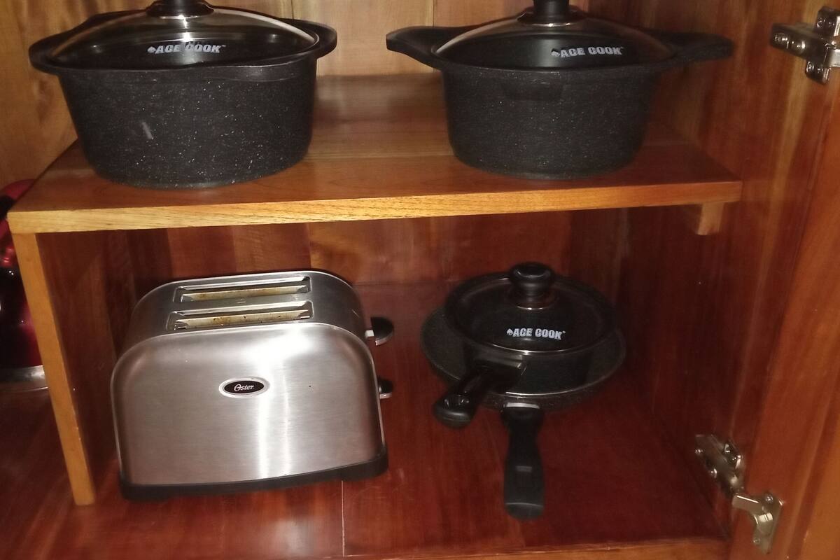 8 kamar tidur, busa memori, dan Wi-Fi gratis