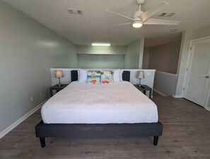 2 habitaciones, tabla de planchar con plancha, wifi y ropa de cama 