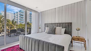 Tabla de planchar con plancha, wifi gratis y ropa de cama