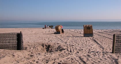Ideal vacation apartment for 4 people between forest and waves