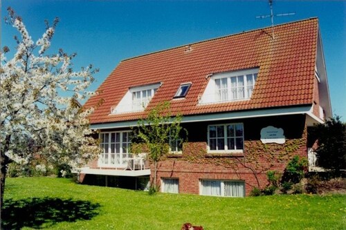 Ideal vacation apartment for 4 people between forest and waves